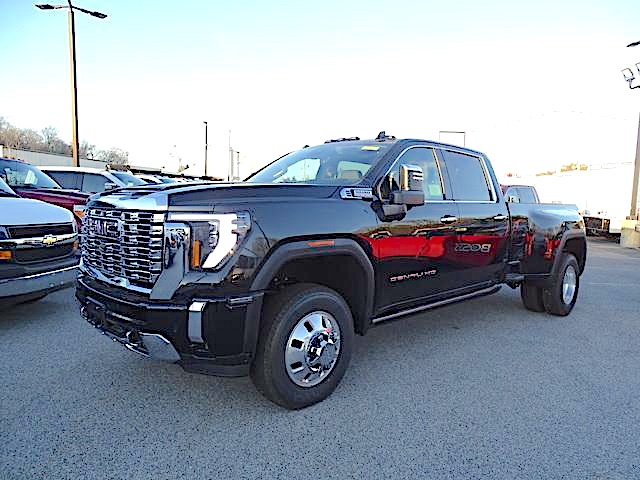 2025 GMC K3500 DENALI DUALLY DURAMAX DIESEL